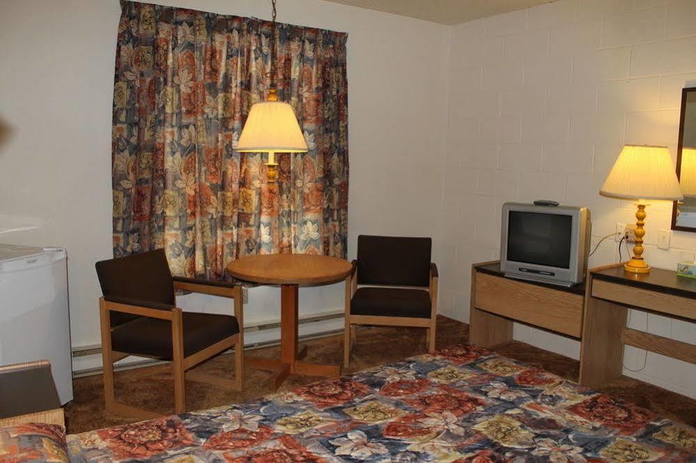 Auberge - Motel Le Pigeonnier Farnham Экстерьер фото