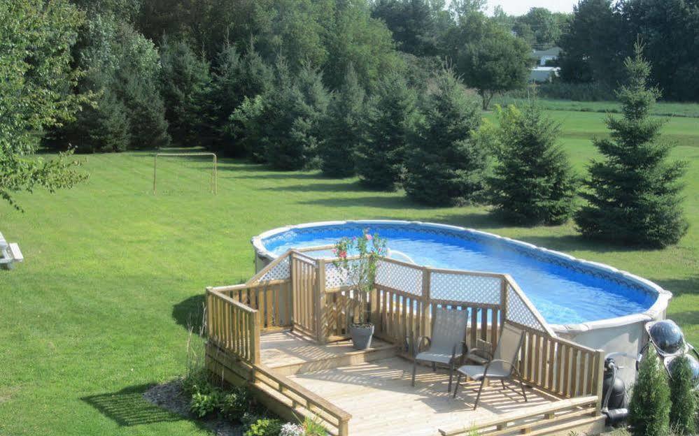 Auberge - Motel Le Pigeonnier Farnham Экстерьер фото